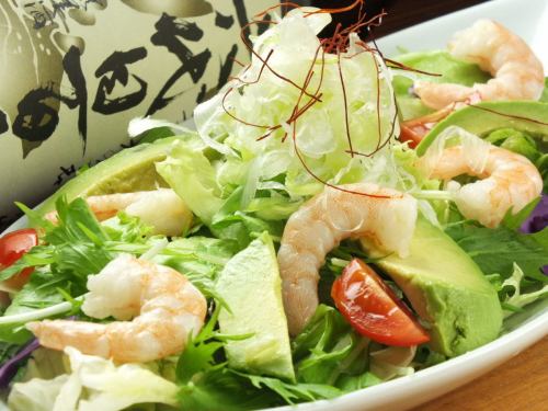 Very popular with girls! "Shrimp and avocado salad" with delicious simmering avocado and prepuri shrimp