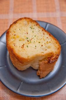 Garlic toast (one)