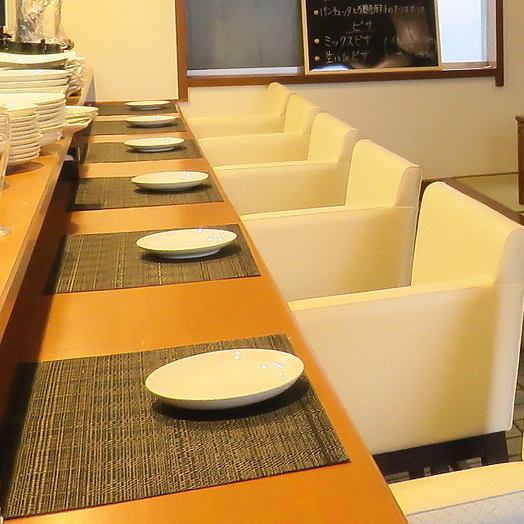 There are 6 counter seats ♪ Drinking party with good friends and girls' party, etc. You can enjoy even a little after your work ♪ The counter is a comfortable sofa seat ◎ Please relax!