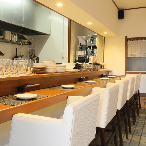 We have 2 seats for a table of 4 people ♪ You can relax at this table seat (tatami room) ♪ Please come and enjoy your meal at the restaurant `` Restauran & Bar LARGO '' in Takatsuki!