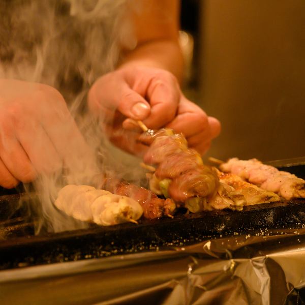 1本1本丁寧に炭で焼き上げるスタイル◎れば串220円（税込)