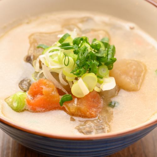 豊富なアラカルトメニューをご用意しております◎古友里の牛もつ煮込み680円（税込）