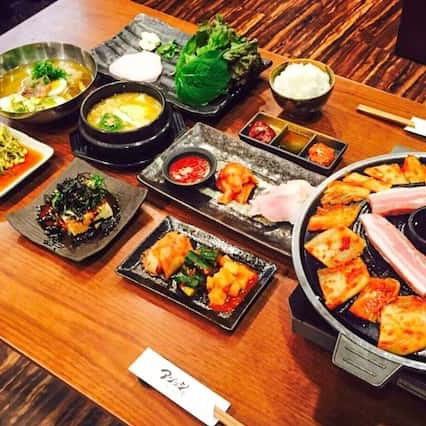 サムギョプサル食べ放題 韓国料理といえば絶品サムギョプサル 100分食べ放題の満腹コース アジョシ 三条木屋町店