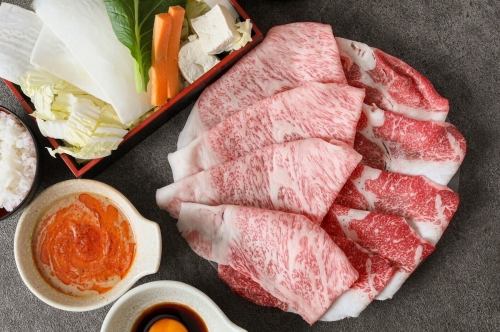 "Luxurious" 2 types of specially selected beef shabu-shabu set