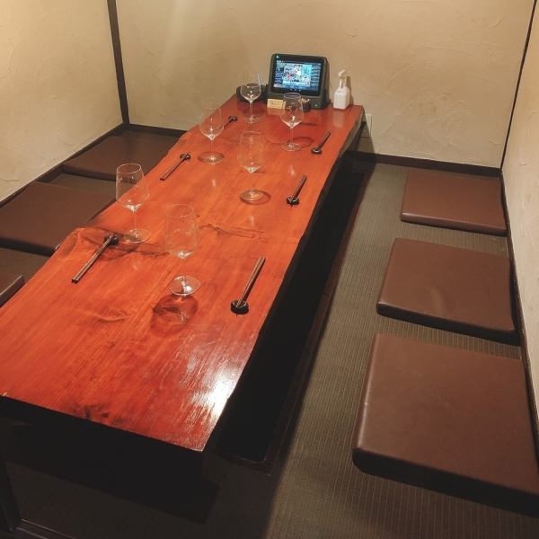 《Stretch your legs and relax~!Horigotatsu seat》This horigotatsu seat can seat 4 to 8 people.It's recommended for small company banquets, etc. There are 4 seats in total, so you can connect all the seats and make a reservation for up to 16 people!