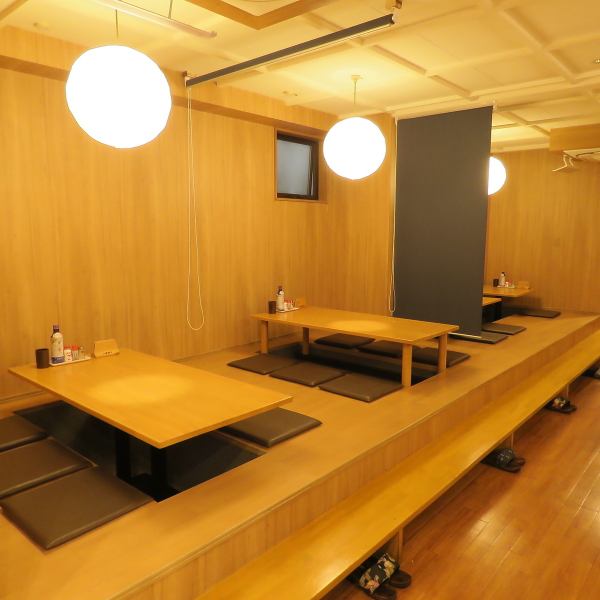 ゆったりくつろげる6名様用の座敷席を2つご用意しております。家族同士のお食事や主婦会などにいかがでしょうか？また、2席を合わせて利用することで最大12名様までお座りいただけますので、グループでのご利用も大歓迎です◎落ち着いた雰囲気の中、心温まるひとときをお過ごしください。