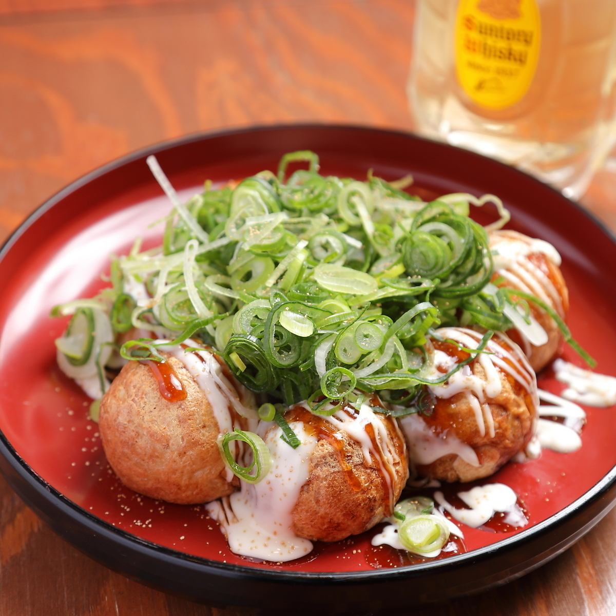 熱々ふわとろ食感なたこ焼きと強炭酸ハイボールで乾杯！