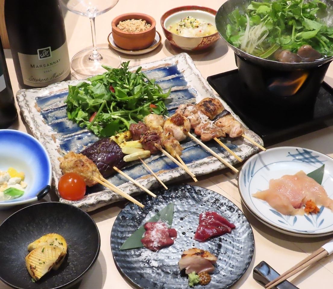 ライブ感ある焼き場で焼き鳥を目の前で焼き上げます♪産地と食材にもこだわりあり！