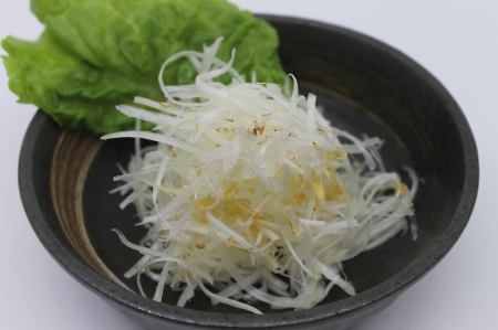 White onion salad with sesame salt sauce