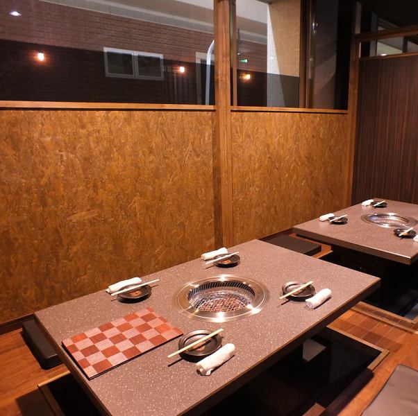 A completely private room set up for 8 people ◎We have prepared two roasters so everyone can have fun together♪We proudly offer a rich yakiniku menu◎We have 4 courses in total!We also have all-you-can-drink soft drinks and all-you-can-drink alcohol!
