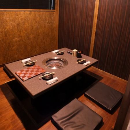 A private room for 4 people where you can relax in a sunken kotatsu.You can spend a relaxing time in the store with a calm atmosphere.It's easy to access, so it's perfect for a quick drink after work. You can even order a la carte items, so please feel free to invite your family, friends, co-workers, lovers, etc. to join us!