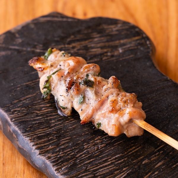 Our specialty is chicken dishes made with fresh local chicken from Namba! Carefully grilled over charcoal, it has a fluffy and soft texture!
