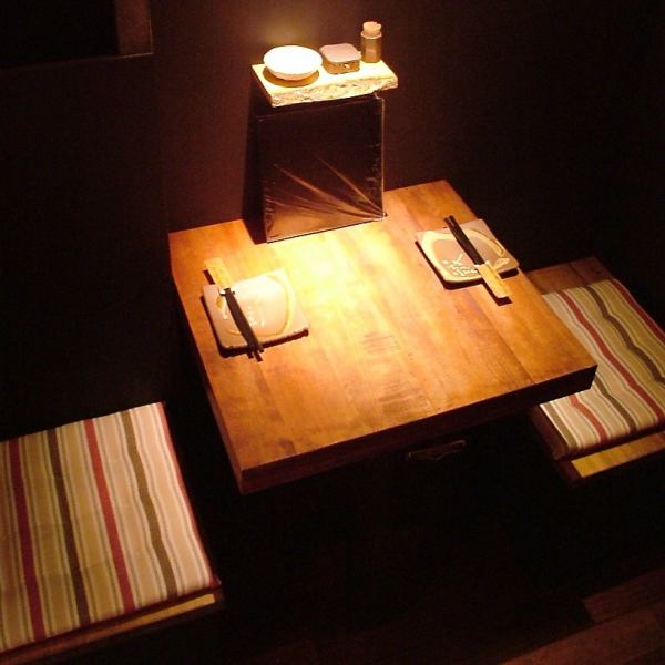 A couple seat for two people is available.You can enjoy your meal while feeling the warmth of the wood! The two of you will definitely get closer♪