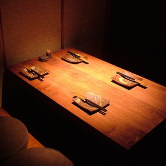 4 people ◎ We have prepared table seats where you can enjoy charcoal grilling! Please enjoy boasting bird dishes to your heart's content ♪