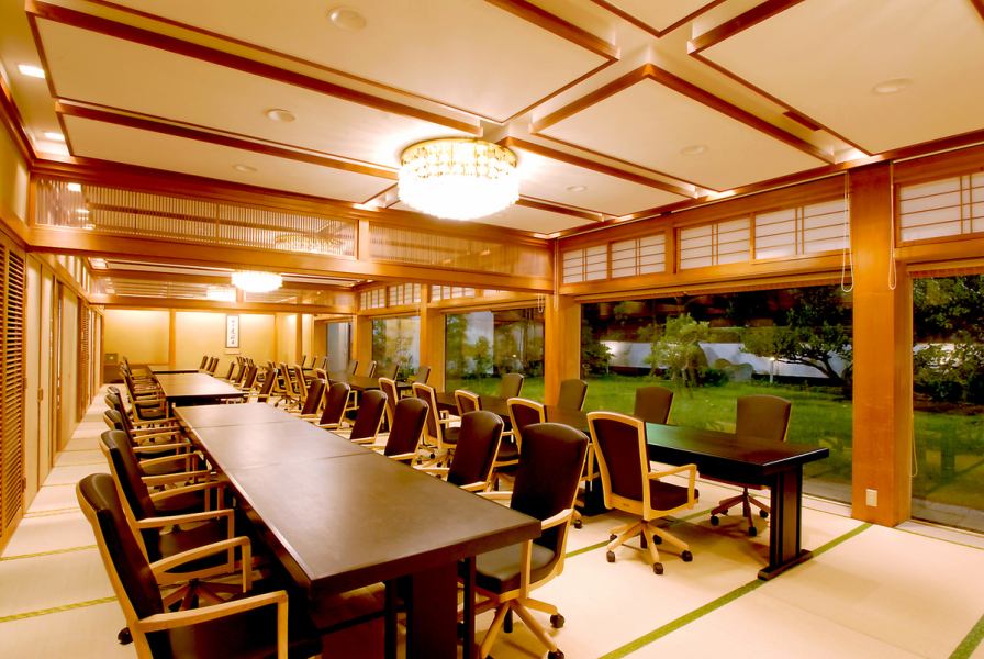 In the continuation, there are tatami room table seats that can accommodate up to 100 people.Elderly people can use it with peace of mind.We can accommodate large-scale banquets such as year-end parties, New Year parties, and company banquets.Please use it according to your purpose.