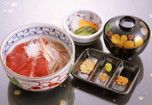 本まぐろ漬け丼
