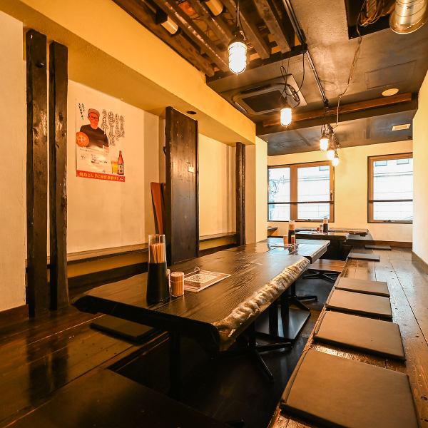 【大人数のご宴会も対応】店内は木の温もりに溢れ、ホッとひと息つける落ち着いた空間。気の置けないご友人同士や女子会、大人数のご宴会など、幅広くご利用いただけます。さらに30～40名様なら全体貸切も対応しております。お気軽にご相談くださいませ♪