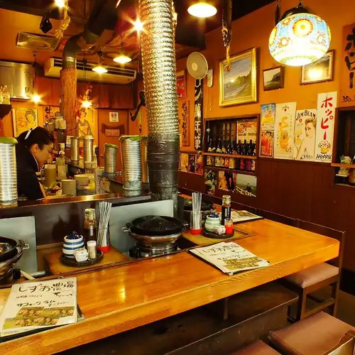 元祖ジンギスカン屋を再現した店内★土日、祝日限定のランチタイム♪日中は光が差し込み明るい店内です★