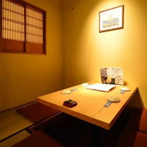 掘りごたつ席。少人数でのご利用にぴったり。