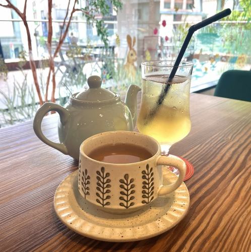 紅茶はポットでのご提供