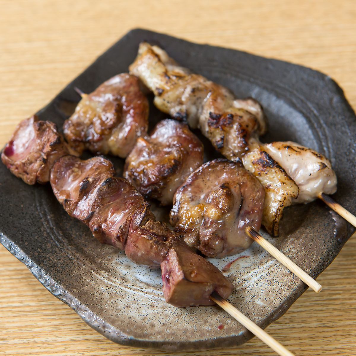 朝引き鳥を使用した、焼き鳥、鳥料理をお楽しみいただけます！お得なドリンクも必見！