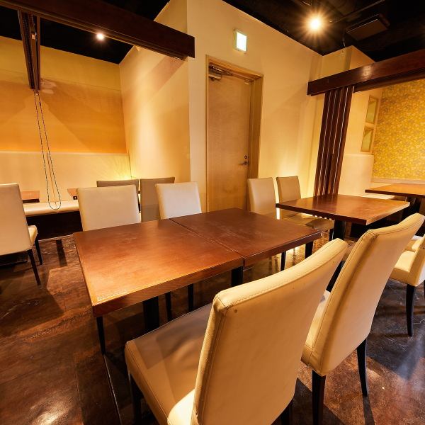 Table seats in a Western-style restaurant with a sense of openness ♪ Anyway, it is a lively seat that is also popular for dinner with family and friends ◎ Please enjoy our all-you-can-eat all-you-can-eat.Please use it at girls-only gatherings, banquets, etc.!
