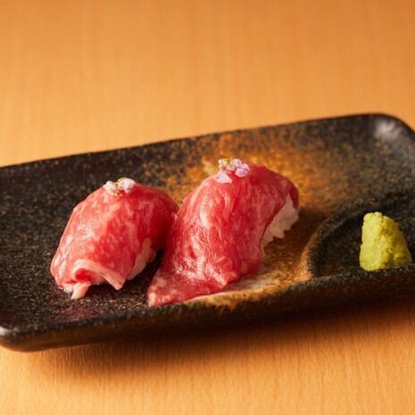 国産A5黒毛和牛の炙り肉寿司(一貫)