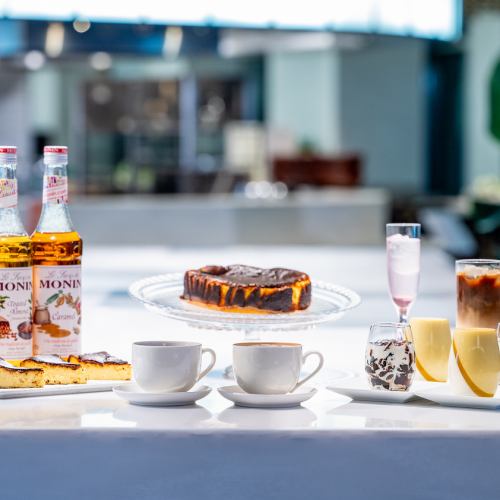 旁边还有一家咖啡厅♪