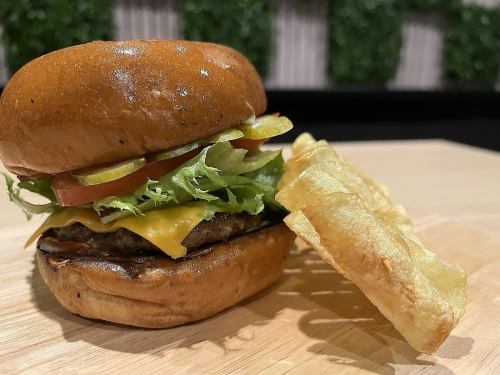 和牛１００％トマトレタスチーズバーガー