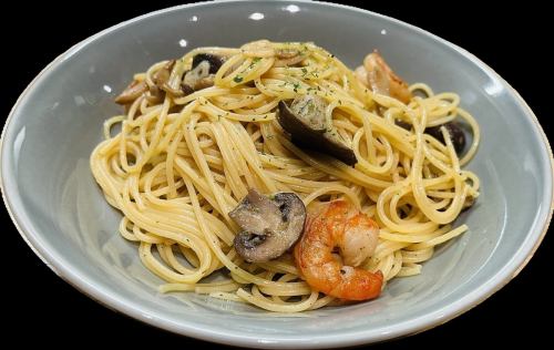 새우와 버섯 오일 파스타