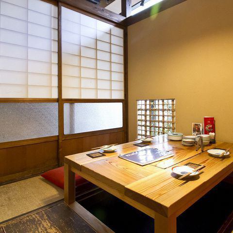 We have a private room with sunken kotatsu that can be used by a small number of people.