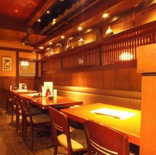 One side is a sofa-type seat.It is perfect for moving around freely and deepening exchanges ♪ The table is movable, so even if you have an empty seat, you can put it in a luggage storage smoking place OK ☆ In the relaxed shop with an all-you-can-drink all-you-can-drink course and special dishes Please enjoy!