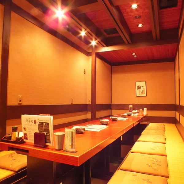 寛ぎの少人数個室席をご用意しております。接待・会食・プライベートな飲み会等、ごゆっくりとお過ごしいただけます。美味しい料理と旨い酒をご堪能ください。