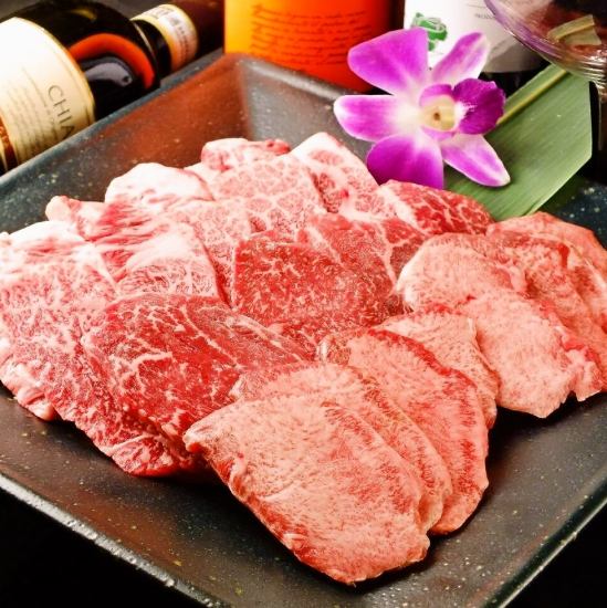 You can enjoy domestic and imported beef procured through our own route at a low price.