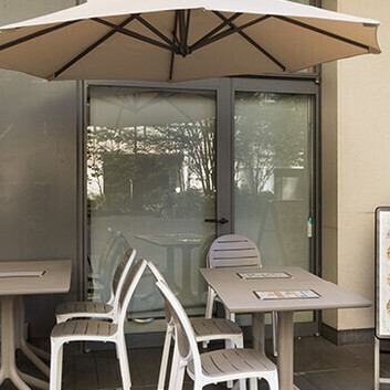 We have 20 terrace seats available where you can spend an open and elegant time. Enjoy our authentic Indian cuisine while basking in the warm sunlight.Our restaurant is open for lunch (11:00~15:00), so it's perfect for a meal with friends or a date with your significant other. Please come to Namaste India! We look forward to seeing you.