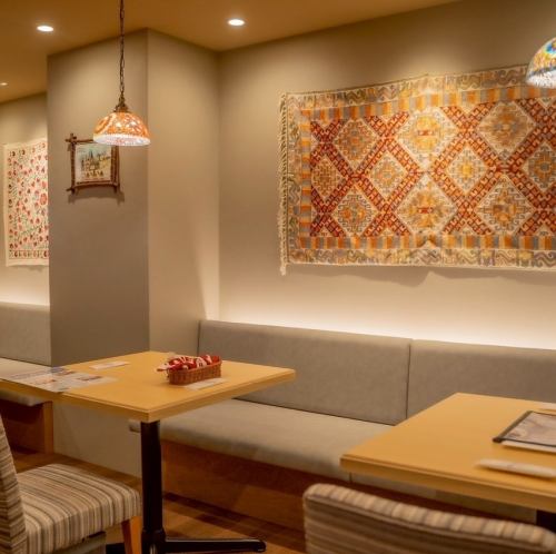 人数にあわせたテーブル席