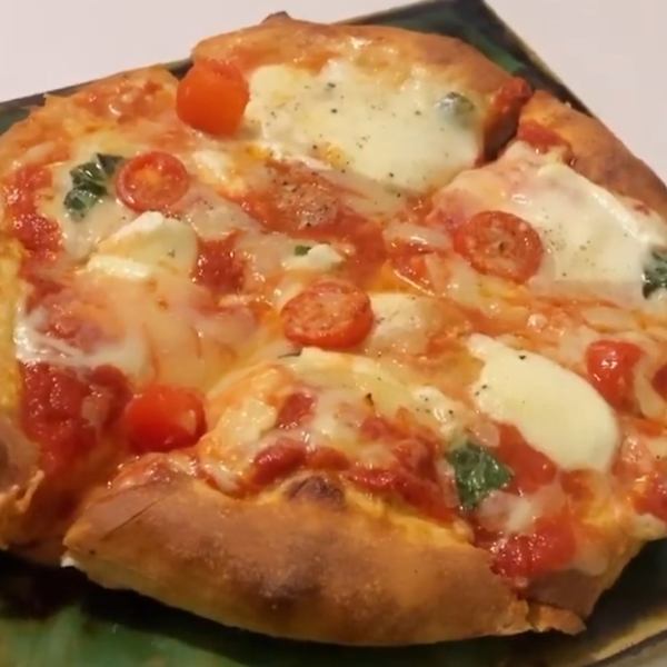 << Great for sharing with friends >> Pizza Margherita 1,650 yen (tax included)