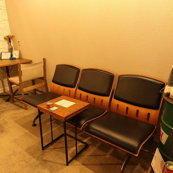 シーシャをゆったり楽しむも良し、お洒落なバーとしてお酒を嗜むのも良し！様々な用途で気軽にご来店いただける柔軟な利用スタイルが自慢です。心地よい空間で、思い思いの特別なひとときをお過ごしください◎！