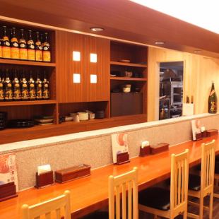 It's also recommended for a quick drink after work! All seats are equipped with acrylic partitions, so you can enjoy your meal with peace of mind!