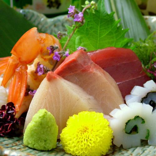 Assorted sashimi