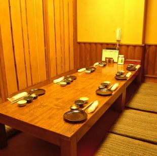 A private tatami room where you can feel the warmth of wood! All seats are equipped with acrylic partitions, so you can enjoy your meal with peace of mind!