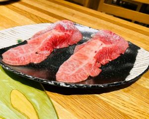 [Special Selection] Seared Ishigaki Beef Toromisuji Sushi, 2 pieces