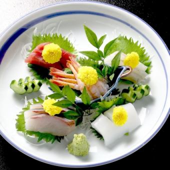 Assortment of five kinds of sashimi