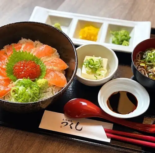 Salmon three-color rice bowl