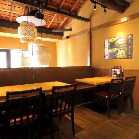 The beams spread across the ceiling, creating a calming space typical of an old folk house.Please spend a special time feeling the warmth of wood.Easy to access as it is a 5 minute walk from Fushimi Station