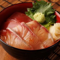 鮪魚和琥珀魚醃製米飯