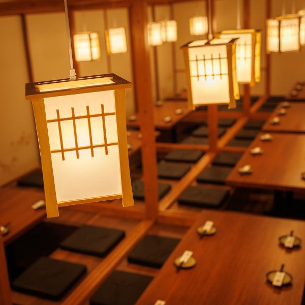 【扉付き完全個室】30名様からご利用OK！最大110名様まで着席可能な貸切フロア席♪ビジネス宴会や同窓会、結婚式の二次会など、大人数でのパーティーシーンには当店のフロア貸切を是非ご利用下さい。人数やご予算に合わせて料理やドリンクなどパーティープランをご用意させていただきます。お気軽にお問い合わせ下さい！