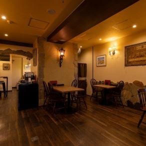 女子会・ファミリー・カップルでもご堪能できる綺麗・上質な店舗となっております。お席を自由に結合も出来るのでどんな人数でもお気軽にご相談ください。