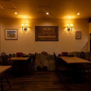 女子会・ファミリー・カップルでもご堪能できる綺麗・上質な店舗となっております。お席を自由に結合も出来るのでどんな人数でもお気軽にご相談ください。