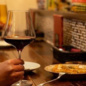 女子会・ファミリー・カップルでもご堪能できる綺麗・上質な店舗となっております。お席を自由に結合も出来るのでどんな人数でもお気軽にご相談ください。